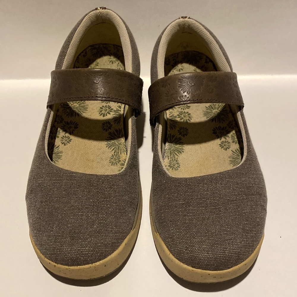 Chaco Womens 7.5 Gala Mary Jane Shoes Fabric Slip On Flat Heel Embossed